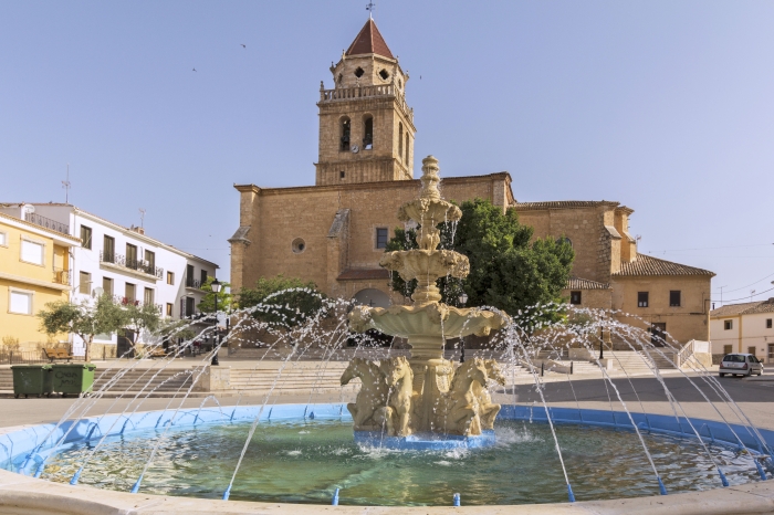 Recorriendo Albacete Plaza de la Mancha e Iglesia Parroquial de la Asunción