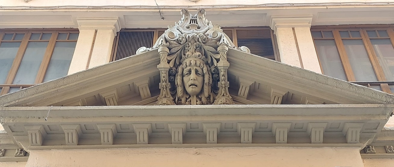 Albacete Ahora Tímpano del edificio de la calle Concepción